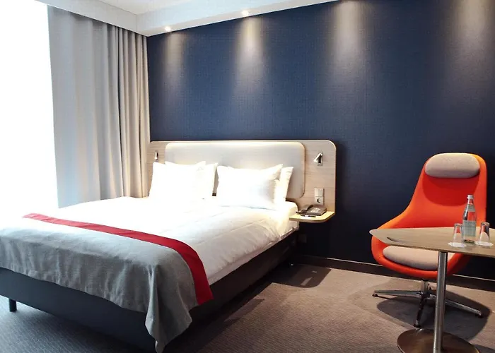 Hotel Express Frankfurt Airport - By Ihg 3*