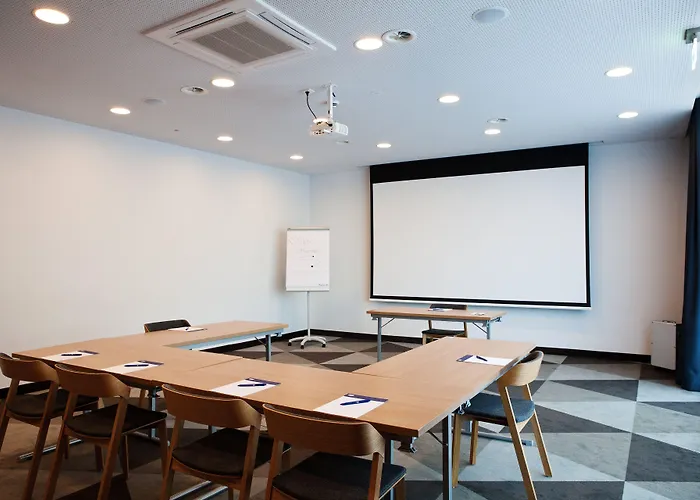 Express Frankfurt Airport - By Ihg فندق 3*